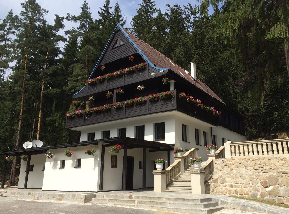 Hunting Lodge Vitkov Соколов Екстериор снимка